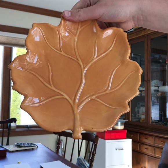Decorative Leaf Plate - Picture 2 of 4